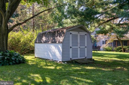 1883 Manchester Ln, Lancaster PA  17601-6210 exterior