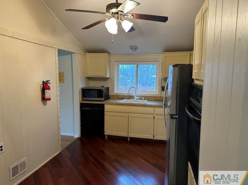 4 Arden Ct, Old Bridge, NJ 08857-1828