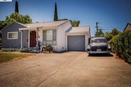 301 Cottonwood St, Vacaville, CA 95688-2632
