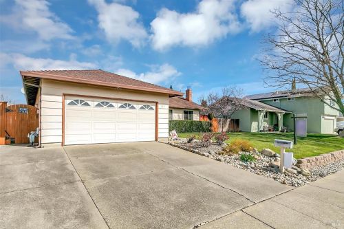485 Cordoba Ln, Vacaville, CA 95688-2108