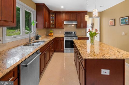 1063 Stuart Rd, Princeton NJ  08540-1219 exterior