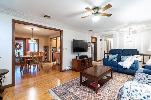 59 Salem Rd, Waterbury, CT 06712-1518