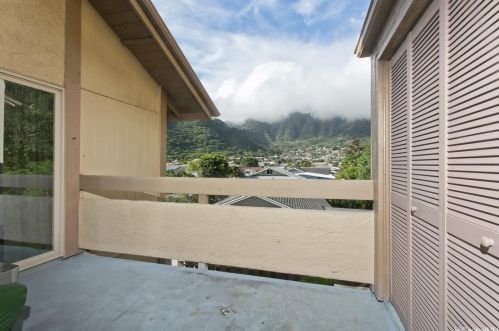 595 Hahaione St, Honolulu HI  96825-1405 exterior