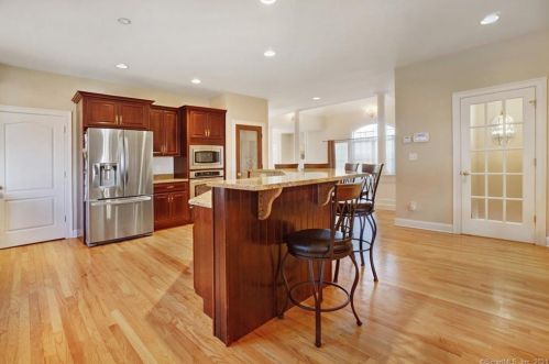 20 Fairway Dr, Wallingford CT  06492-5459 exterior