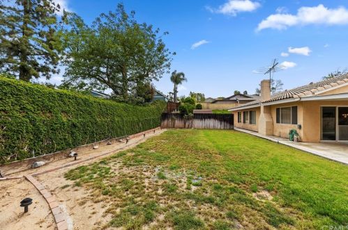 1181 Tiger Tail Dr, Riverside CA  92506-5423 exterior