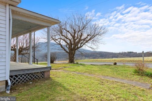 495 Aileen Rd, Edinburg, VA 22824-3508