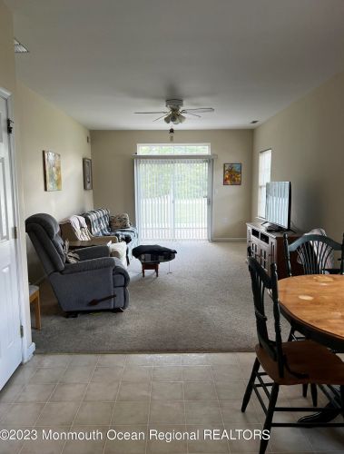 15 Edgeworth Cir, Lakehurst, NJ 08759-6074