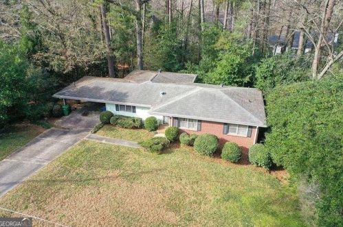4132 Haverhill Dr, Atlanta GA  30342-3818 exterior