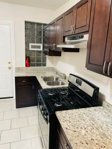 28 Long Ave, Chicago, IL 60644-3223