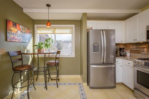 1208 Mill Pond Dr, Wapping, CT 06074-4323
