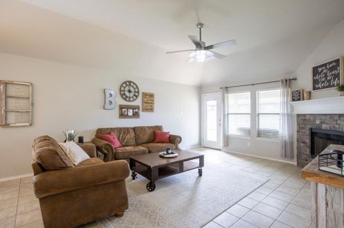 1712 Chivalry Ln, Fort Worth TX  76140-5780 exterior