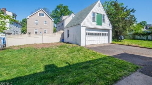 16 Irving Ter, Bloomfield, NJ 07003-3811