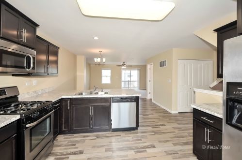 1108 Alta Vista Dr, Pingree Grove IL  60140-2058 exterior