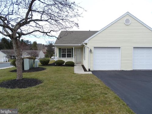 13 Hagarman Dr, York, PA 17408-4545