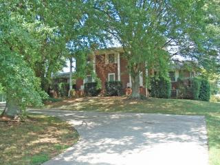 359 Cagle Rd, Roswell, GA 30075-1005