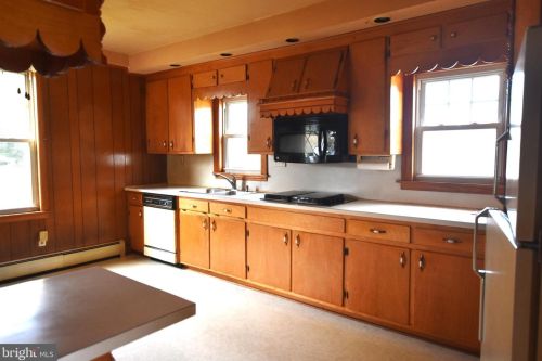 293 St, Hanover PA 17331-2320 exterior