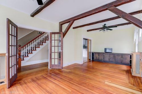 28 Rhode Island Ave, Middletown RI  02840-2607 exterior