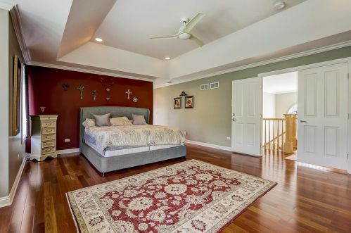 6919 Fieldstone Dr, Willowbrook IL  60527-5295 exterior