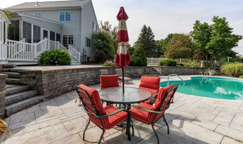 190 County Farm Cross Rd, Dover NH  03820-6006 exterior