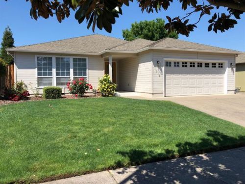 1716 Westwood Dr, Medford, OR 97501-8162