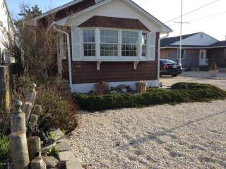 100 Jersey City Ave, Lavallette, NJ 08735-2520