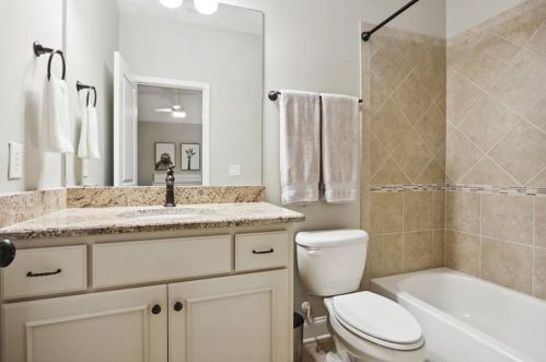 2574 Ashford Rd, Atlanta GA  30319-3204 exterior