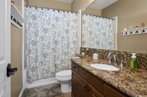 16093 Sierra Heights Dr, Riverside CA  92503-8449 exterior