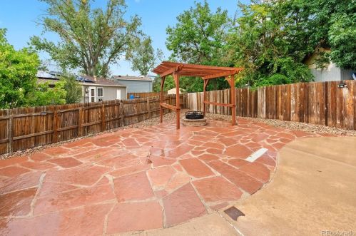 17857 Oxford Pl, Denver CO 80014-5137 exterior