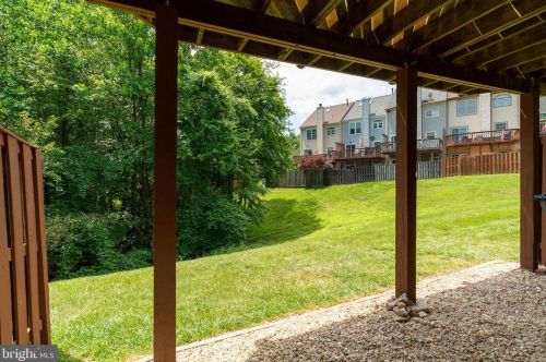 8725 Stone Hill Pl, Springfield VA  22153-1718 exterior