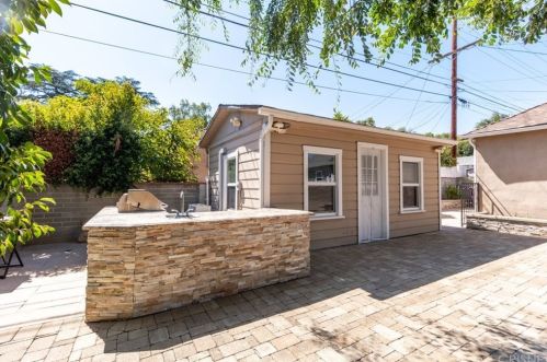 1411 Cleveland Rd, Glendale CA  91202-1414 exterior