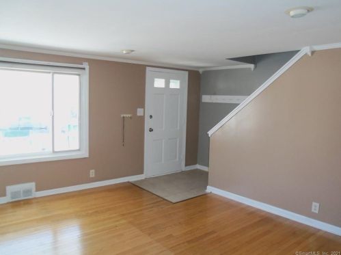 148 Carver St, Waterbury, CT 06708-4549