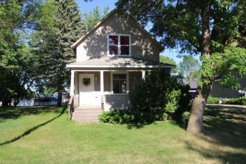 220 3rd St, Arthur, ND 58006