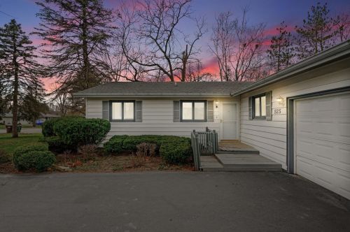 525 Alan Dr, Mokena, IL 60451-1903