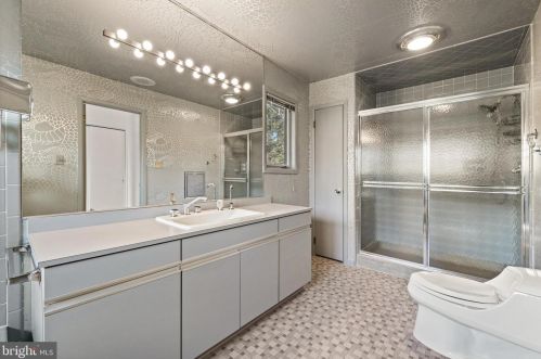 1 Hemlock Ct, Princeton NJ  08540-4708 exterior