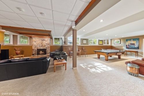 6755 Fieldstone Dr, Willowbrook IL  60527-5294 exterior