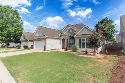42 Village Park Dr, Newnan, GA 30265-5550