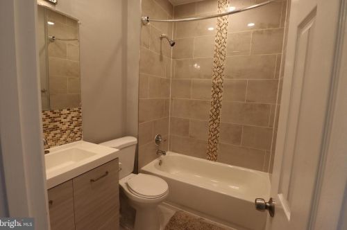 8005 Lake Pleasant Dr, Springfield VA  22153-3005 exterior