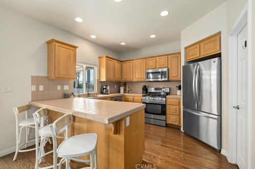14289 Meadowlands Dr, Riverside CA  92503-9740 exterior