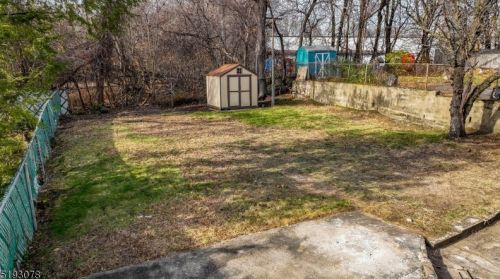 76 Passaic Ave, Paterson NJ  07506-1406 exterior