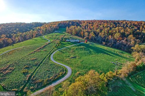 17151 Brookdale Ln, Round Hill, VA 20141-2254
