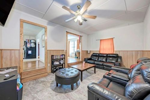 810 Sledge St, Uhland TX 78640-5609 exterior