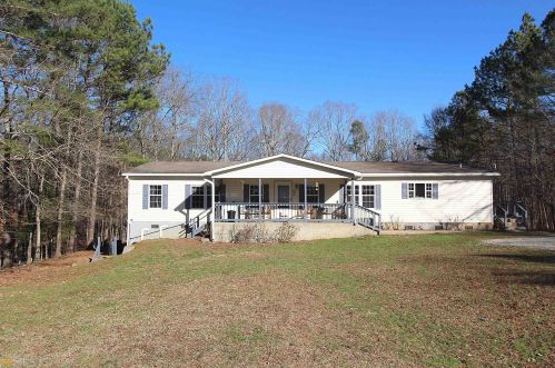 381 Center Rd, Silver Creek, GA 30173-2886