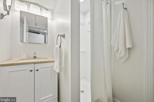 30 Robert Rd, Princeton NJ  08540-5333 exterior