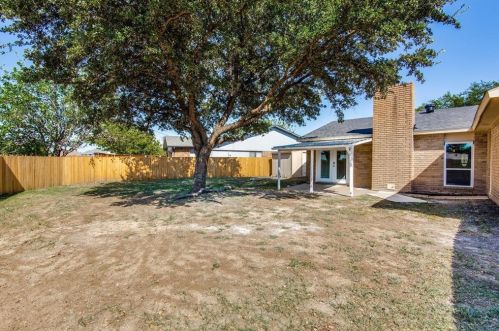 3451 Livingston Ln, Carrollton TX 75007-3212 exterior