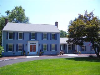 177 Robeth Ln, Hartford, CT 06109-3553