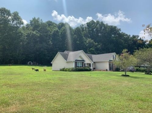 237 Meadow Ln, Jefferson, GA 30549-5524