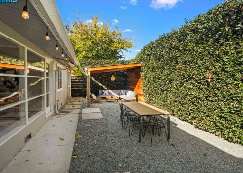 2245 Krueger Dr, Concord CA  94520-1750 exterior