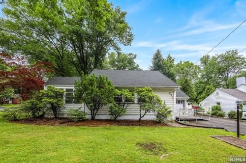 231 Madison Ave, Dumont, NJ 07628-2537