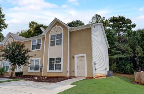 2964 Fields Dr, Lithonia, GA 30038-2082
