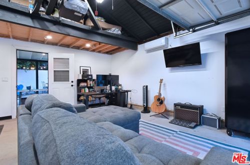 15220 Morrison St, Van Nuys CA  91403-1503 exterior